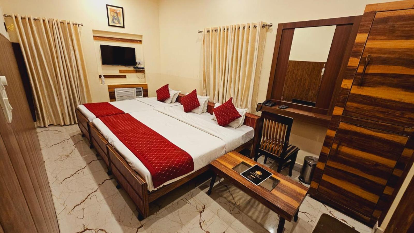 Bhagyashree Guest House 2 Km To Vishwanath Temple, Ganga Ghat Parking Available Varanasi Exterior photo